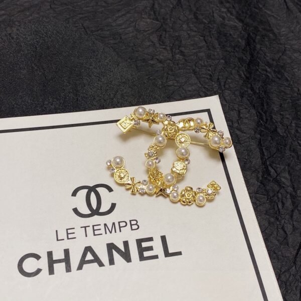 CC Brooch with pearls and diamonds .JW01 - Image 7