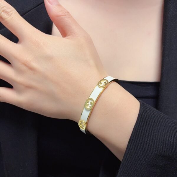 Double G bracelet Stainless steel material does not fade .JW01