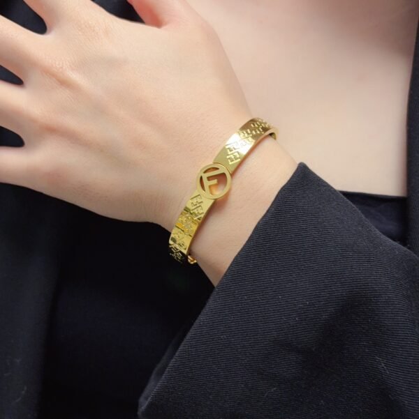 Stainless steel hollow F letter gold and silver Bracelet .JW01