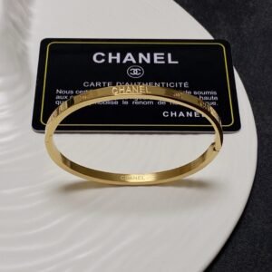 Golden bracelet Strap CC logo and brand Letter engraved .JW01