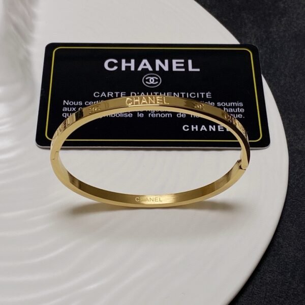 Golden bracelet Strap CC logo and brand Letter engraved .JW01