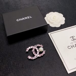 Pink diamond and freshwater pearl Brooch .JW01