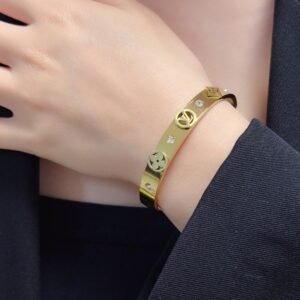 Logo carved Four-leaf clover neutral gold white diamond Bracelet .JW01