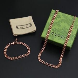 Logo engraved Golden chain Bracelet .JW01