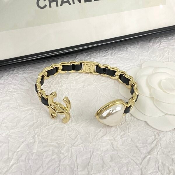 Golden bracelet with Leather CC logo and Heart .JW01