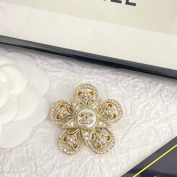 Flower shaped Pearl and Diamond Brooch .JW01 - Image 4