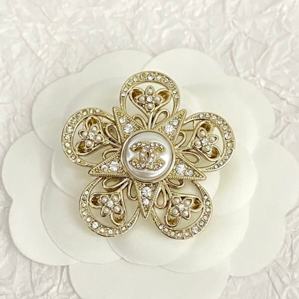 Flower shaped Pearl and Diamond Brooch .JW01 - Image 7