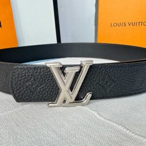 Double-sided 4 cm Lychee embossed pattern with calfskin bottom Silver buckle Belt.