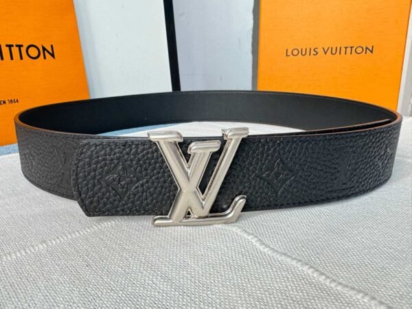 Double-sided 4 cm Lychee embossed pattern with calfskin bottom Silver buckle Belt.