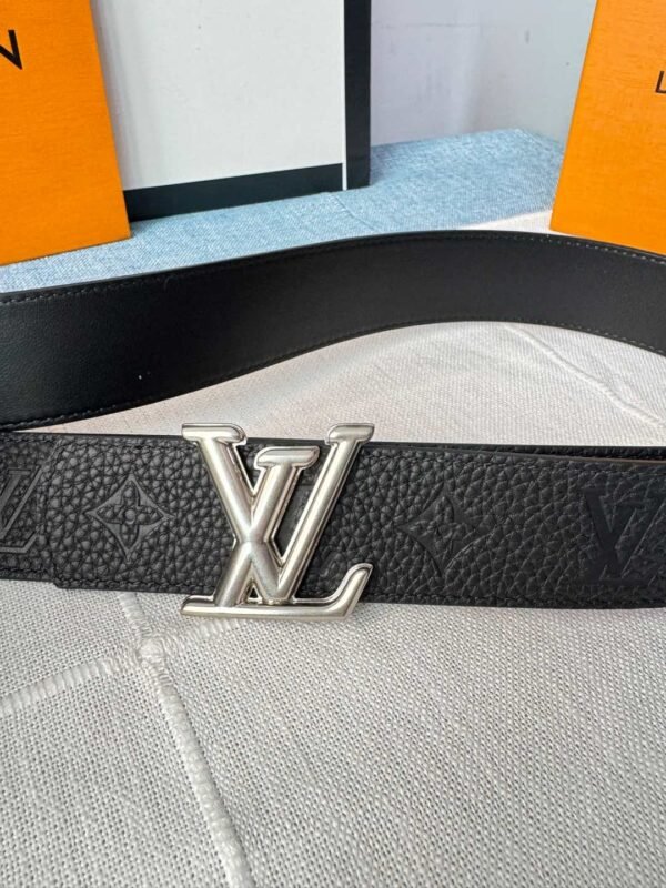 Double-sided 4 cm Lychee embossed pattern with calfskin bottom Silver buckle Belt. - Image 2