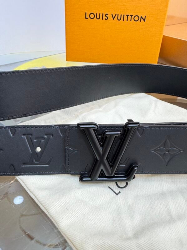 Black cowhide embossed with black buckle men's belt 4cm. - Image 2