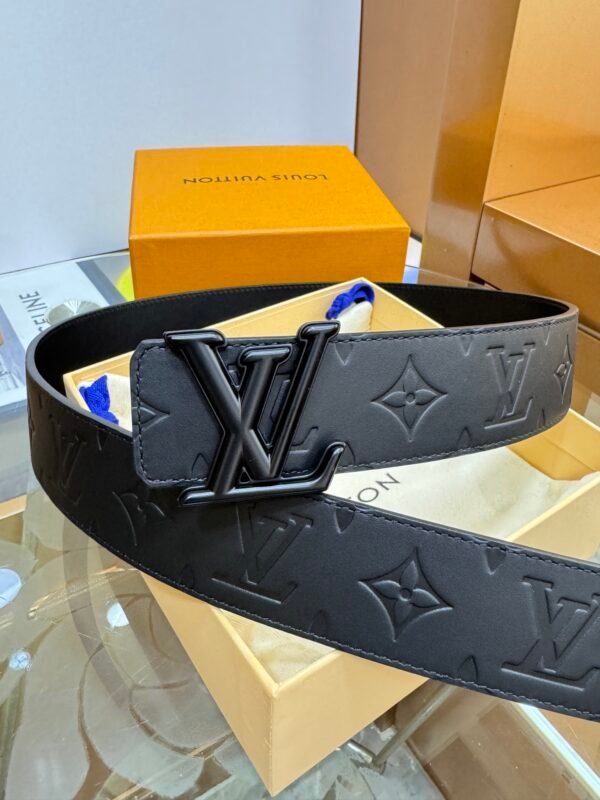 Black cowhide embossed with black buckle men's belt 4cm. - Image 6