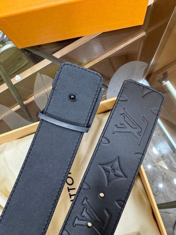Black cowhide embossed with black buckle men's belt 4cm. - Image 7