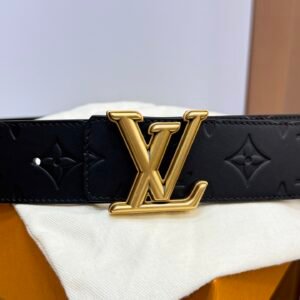 High quality cowhide embossed with golden buckle black belt 4cm.