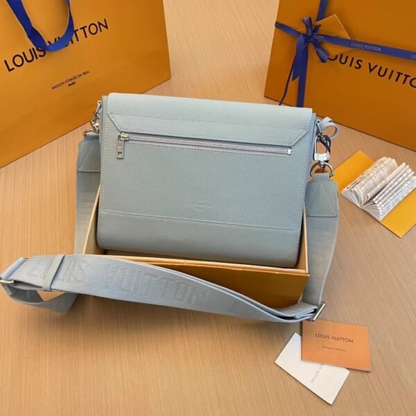 Aerogram Takeioff messenger Luxurious calfskin with subtle signature blue Handbag. - Image 2