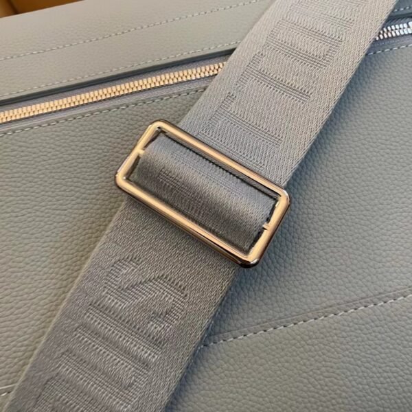 Aerogram Takeioff messenger Luxurious calfskin with subtle signature blue Handbag. - Image 7