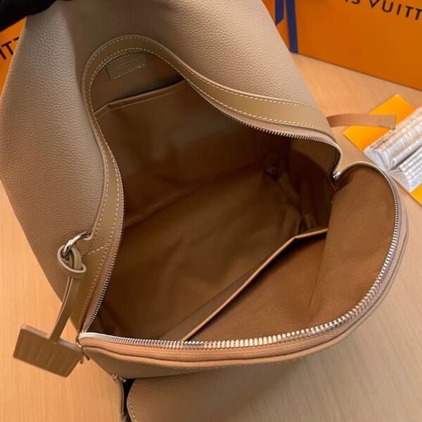 Soft calfskin decorated with matte metal logo Backpack.BW01 - Image 8