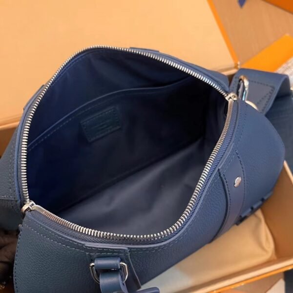 City Keepall handbag Soft Aerogram leather adjustable shoulder strap. BW01 - Image 8