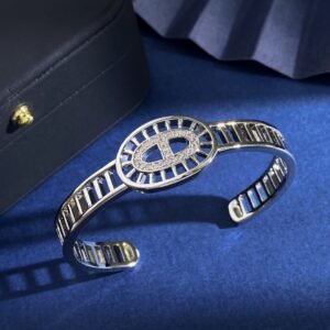 Versatile hollow oval Diamond pig nose C shaped open bracelet Brass Silver coated. JW01