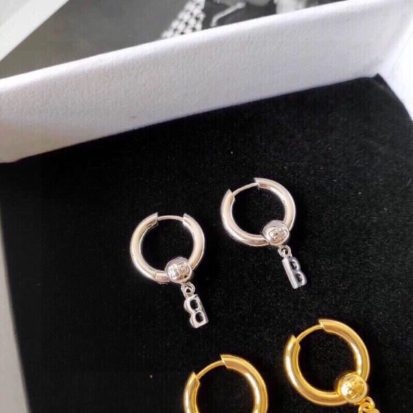 18K gold electroplated consistent brass material earrings .JW01