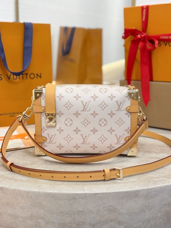 White Flower series SIDE TRUNK with Genuine Cowhide-leather trim Medium-sized Handbag .
