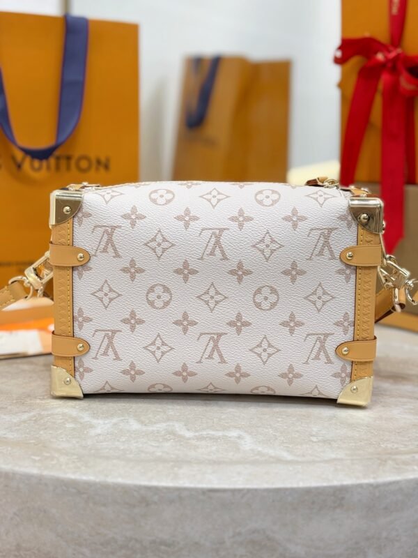 White Flower series SIDE TRUNK with Genuine Cowhide-leather trim Medium-sized Handbag . - Image 2