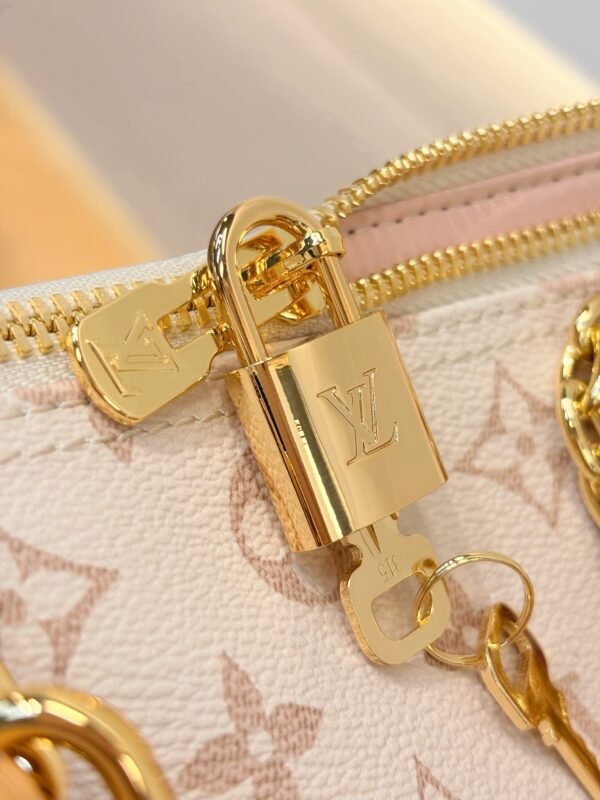 Speedy Soft 30 Lucky Handbag 100% leather trims with Gold-toned hardware - Image 6