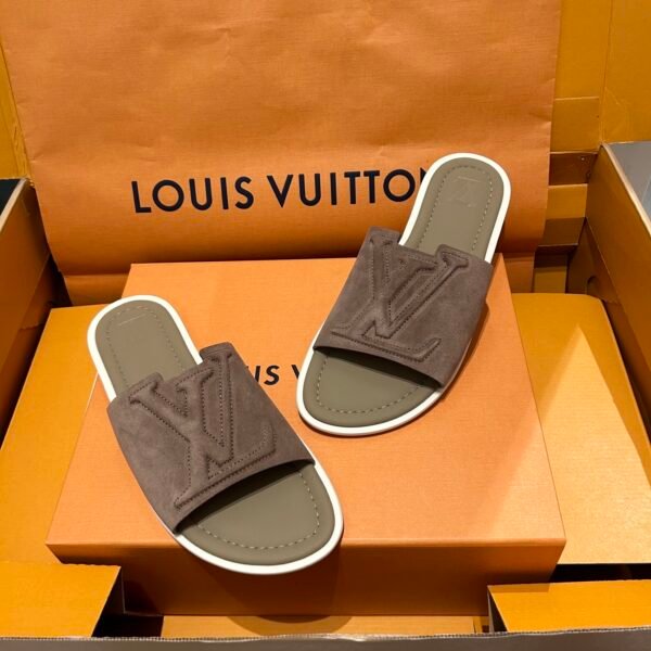 Open mould Portofino beach slippers made of imported soft grain cowhide print . - Image 4