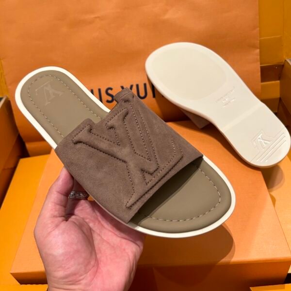 Open mould Portofino beach slippers made of imported soft grain cowhide print . - Image 6