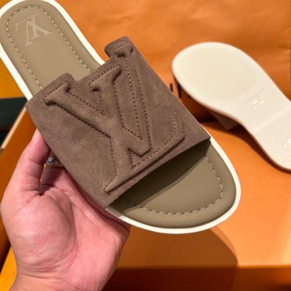 Open mould Portofino beach slippers made of imported soft grain cowhide print . - Image 2