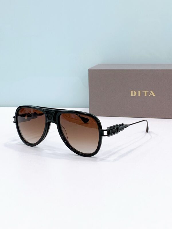 Grand decade Titanium body 100% UVA AND UVB LENS WITH ANTI-REFLECTIVE COATING. - Image 2