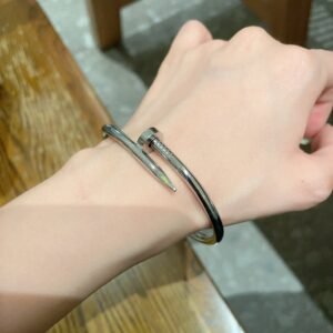 High-Quality thick imported Seiko colour preservation 18k white gold 360 degree logo engraving.