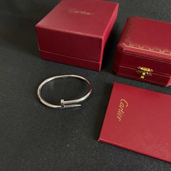 High-Quality thick imported Seiko colour preservation 18k white gold 360 degree logo engraving. - Image 4