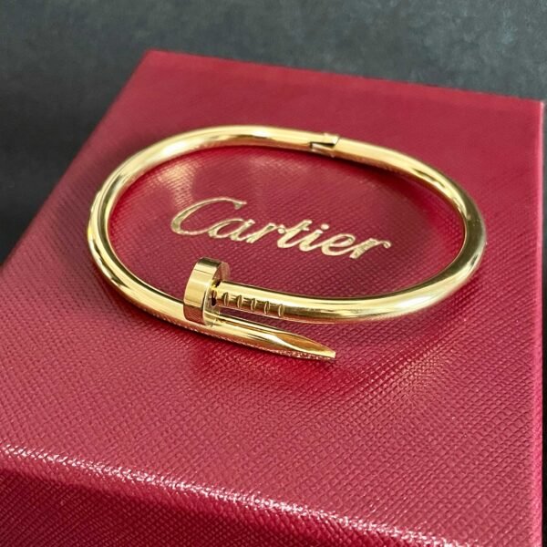 18k gold-plated top-notch craftsmanship logo engraving is clear, 360 degrees.