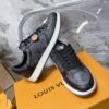 Rivoli low-top Skateboard shoes black leather trim, a white rubber outsole.