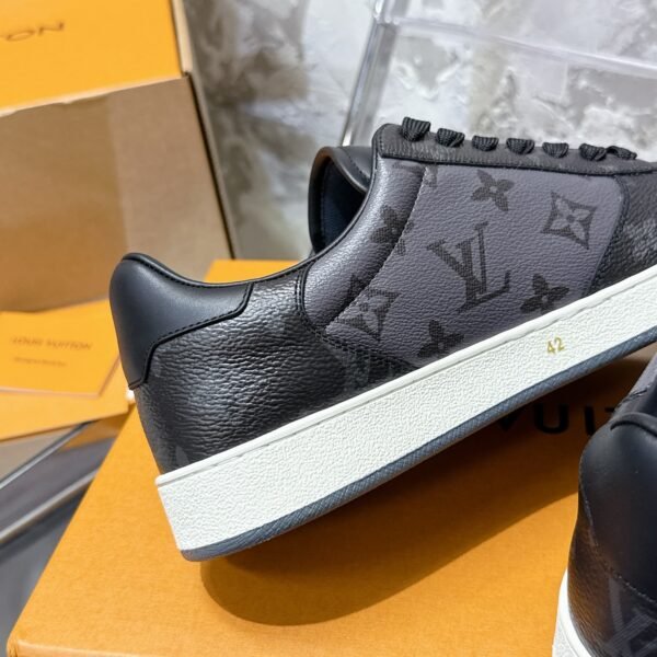 Rivoli low-top Skateboard shoes black leather trim, a white rubber outsole. - Image 8