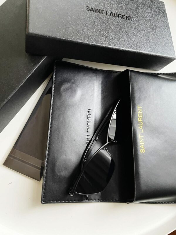 SL637 cat-eye Black sunglasses with grey tinted lenses. - Image 3