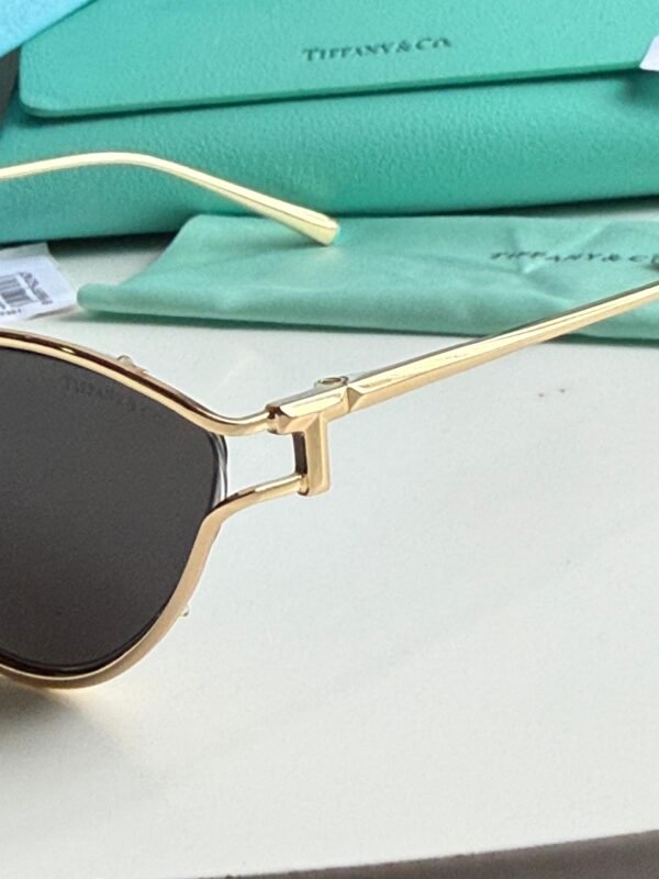 Sunglasses in Pale Gold-colored Metal with Black cat-eye shaped lenses. - Image 9