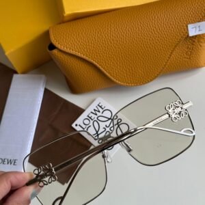 High-quality metal rimmed Silver frame, simple yet sophisticated rectangular glasses for women.