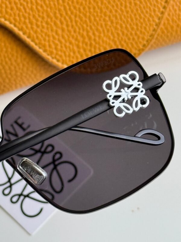 High-quality metal rimmed black frame, Black sophisticated rectangular sunglasses for women. - Image 7