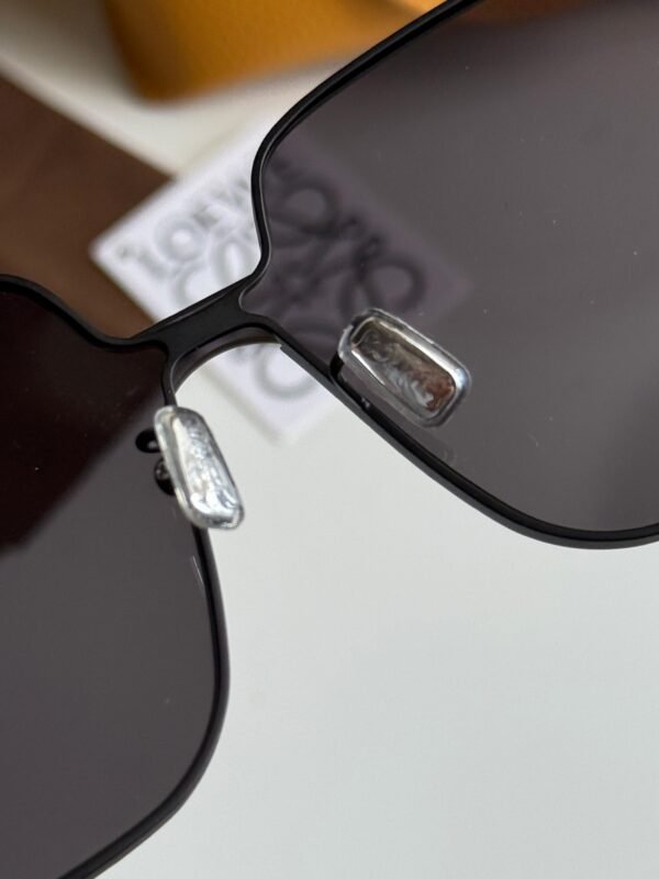 High-quality metal rimmed black frame, Black sophisticated rectangular sunglasses for women. - Image 8