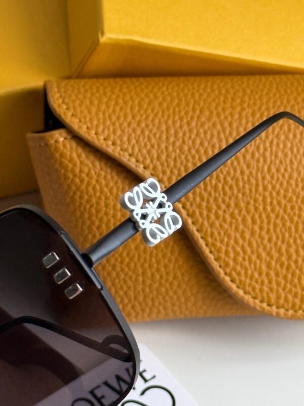 High-quality metal rimmed black frame, Black sophisticated rectangular sunglasses for women. - Image 4