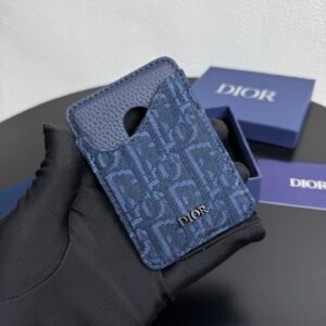 Printed effect on cowhide, Saddle magnetic card holder Original embossed leather for MagSafe mobile phone case.