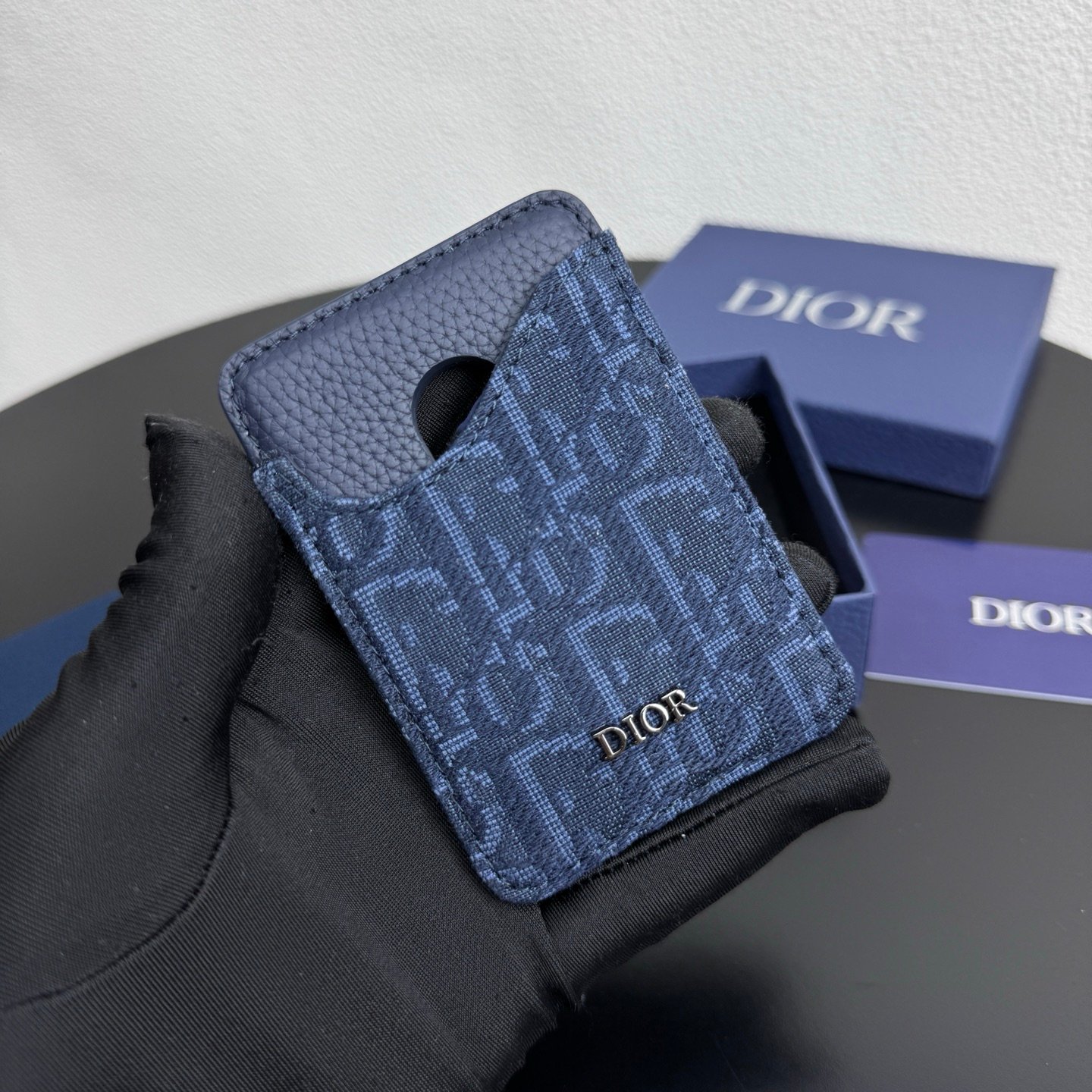 Printed effect on cowhide, Saddle magnetic card holder Original embossed leather for MagSafe mobile phone case.