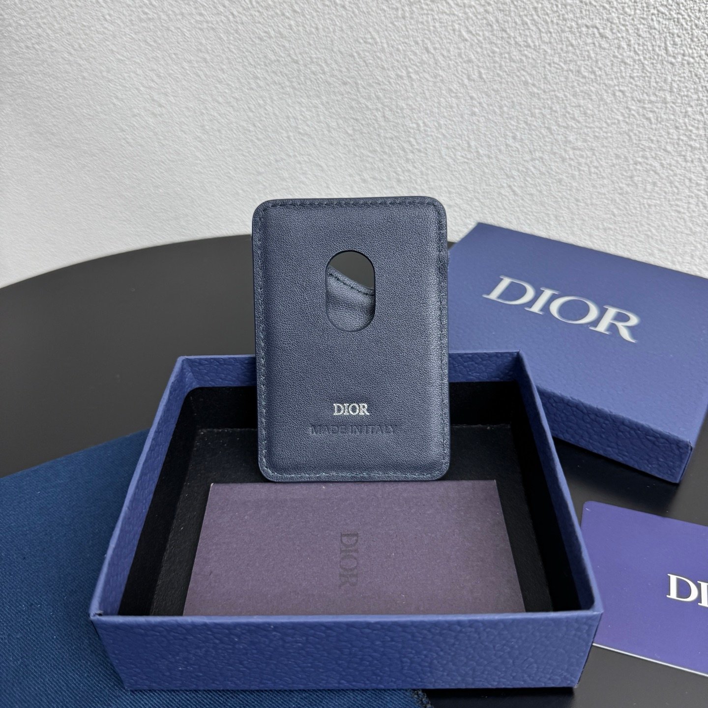 Printed effect on cowhide, Saddle magnetic card holder Original embossed leather for MagSafe mobile phone case. - Image 3