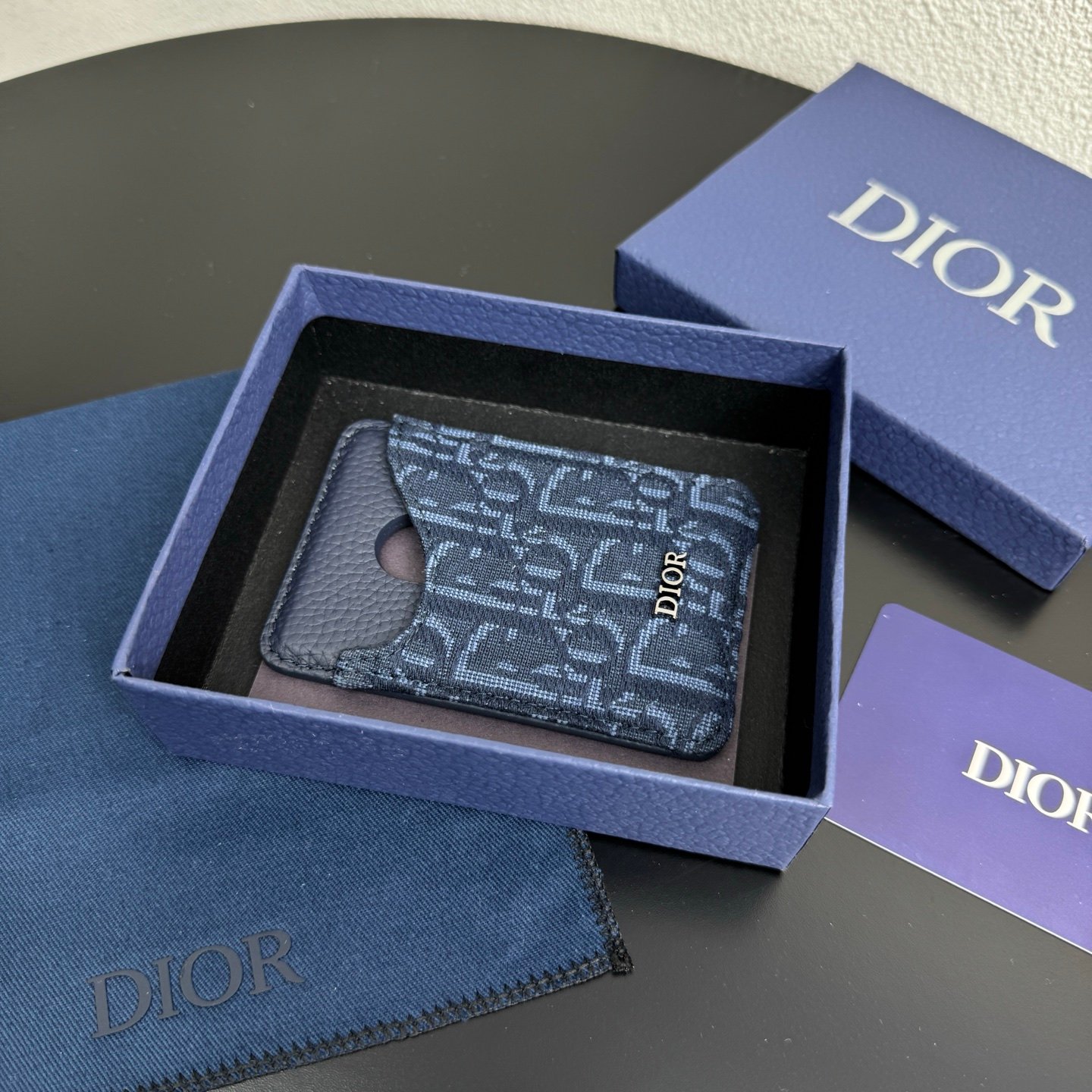 Printed effect on cowhide, Saddle magnetic card holder Original embossed leather for MagSafe mobile phone case. - Image 6