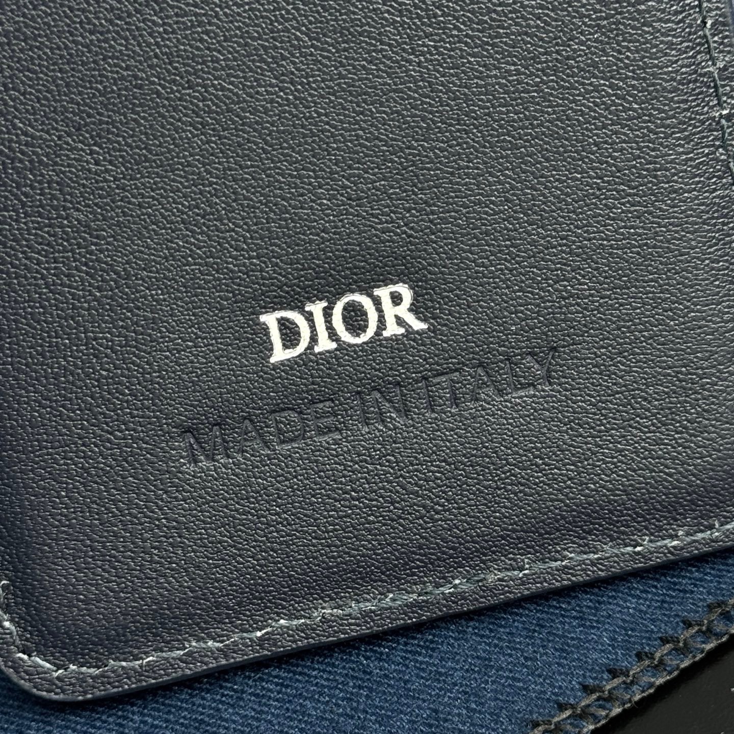 Printed effect on cowhide, Saddle magnetic card holder Original embossed leather for MagSafe mobile phone case. - Image 8