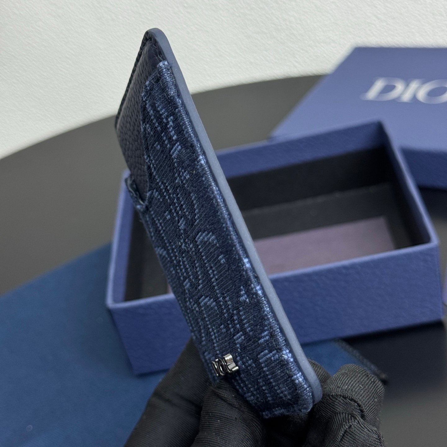 Printed effect on cowhide, Saddle magnetic card holder Original embossed leather for MagSafe mobile phone case. - Image 9