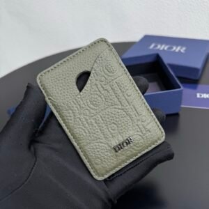 Printed effect on cowhide, Saddle magnetic card holder Original embossed leather for MagSafe mobile phone case.