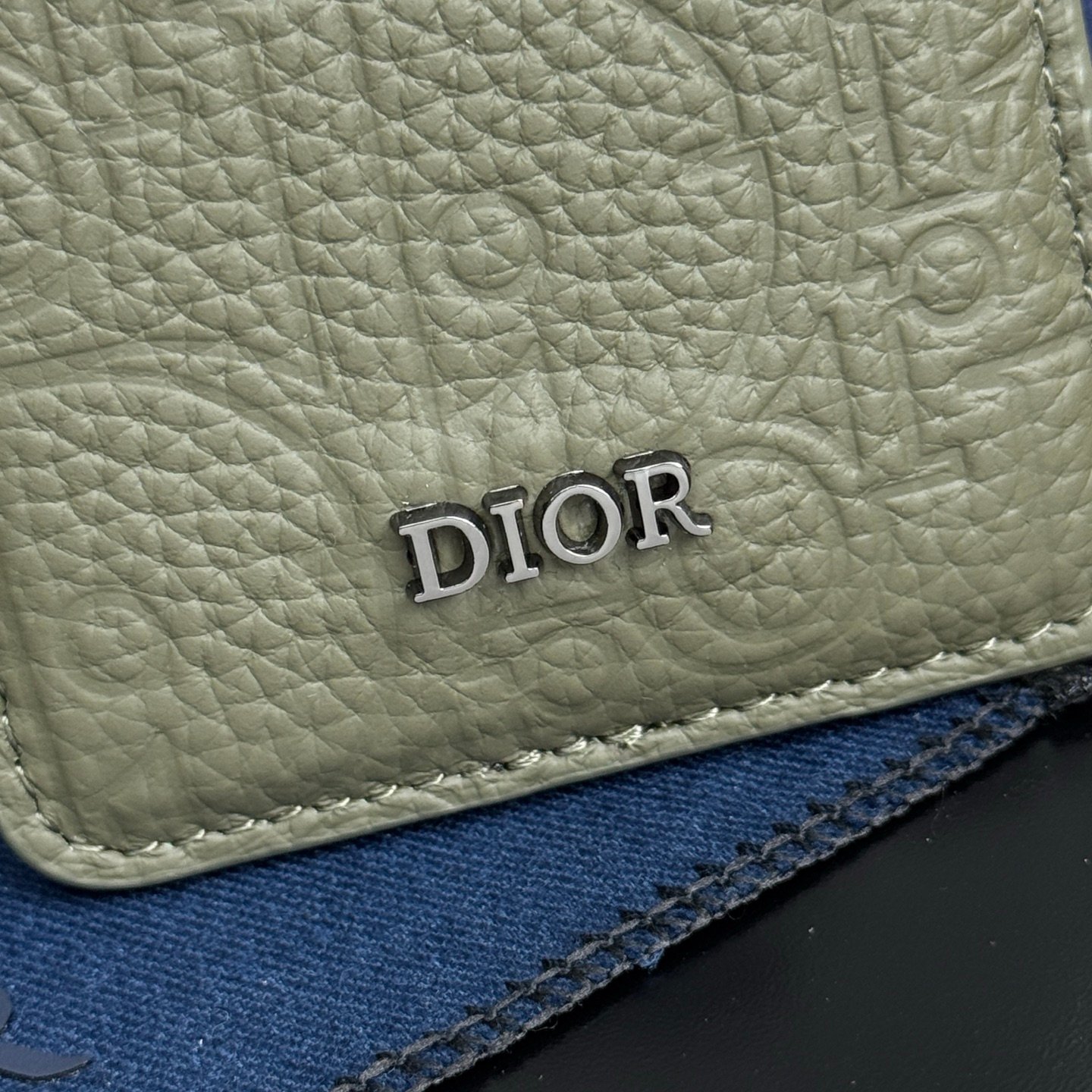 Printed effect on cowhide, Saddle magnetic card holder Original embossed leather for MagSafe mobile phone case. - Image 6